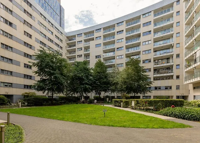 Deluxe Apartment Wronia 45 With Ac, Parking & Balcony By Renters Prestige