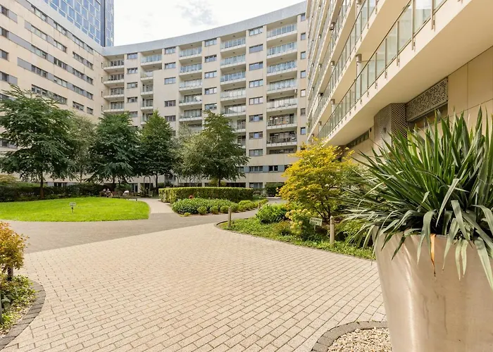 Deluxe Apartment Wronia 45 With Ac, Parking & Balcony By Renters Prestige