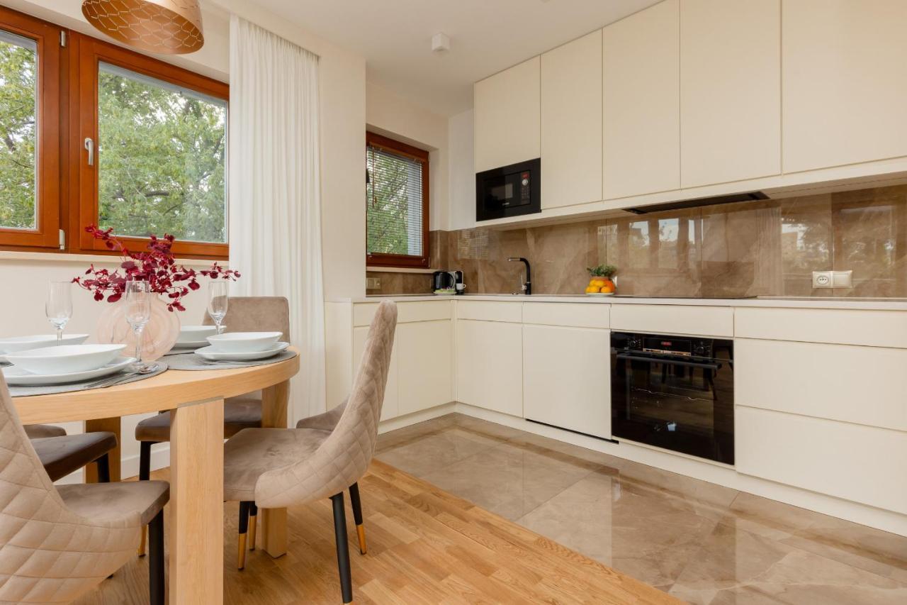 Апартаменти Deluxe Wronia 45 With Ac, Parking & Balcony By Renters Prestige *