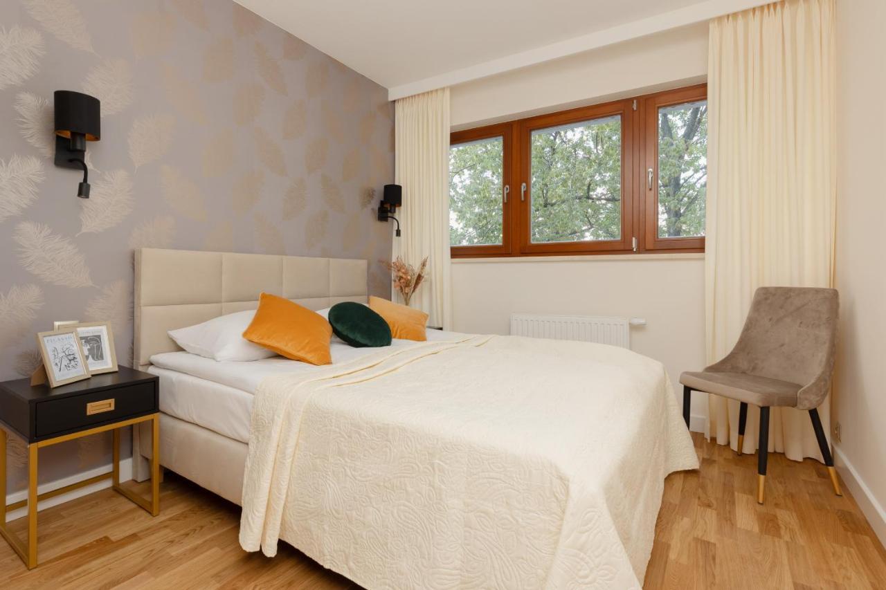 Апартаменти Deluxe Wronia 45 With Ac, Parking & Balcony By Renters Prestige Варшава