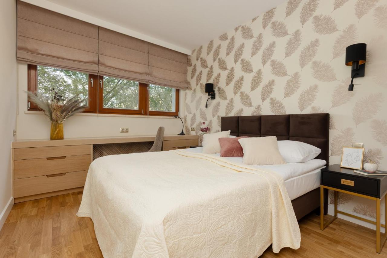 Апартаменти Deluxe Wronia 45 With Ac, Parking & Balcony By Renters Prestige *
