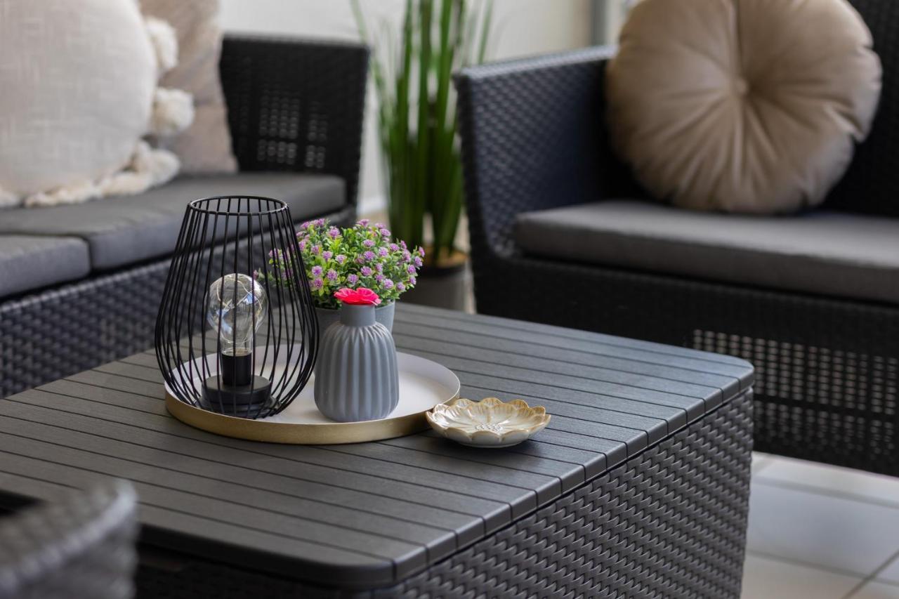 Апартаменти Deluxe Wronia 45 With Ac, Parking & Balcony By Renters Prestige Варшава
