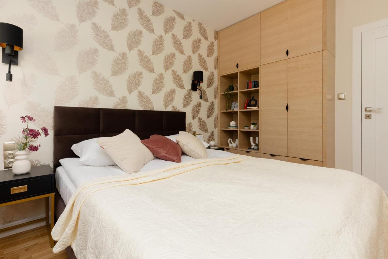 Deluxe Wronia 45 With Ac, Parking & Balcony By Renters Prestige Варшава